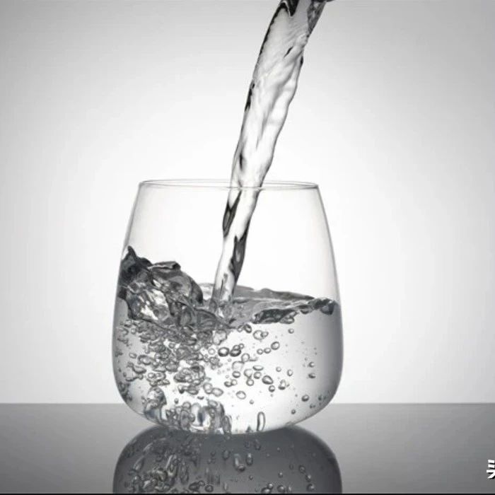 5000余篇论文结论：纯净水不适合长期饮用，除非你有尿结石