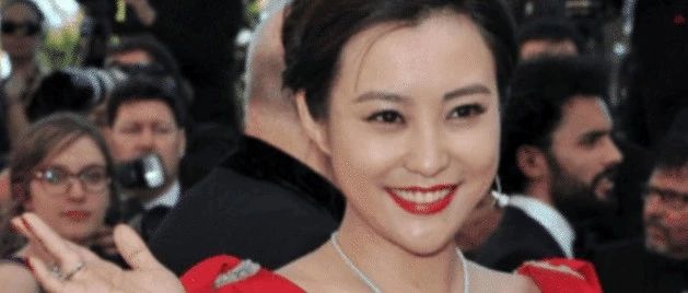 与邓超分手后，她先嫁李光洁，二婚又嫁给刘烨，如今41岁的她又单身了
